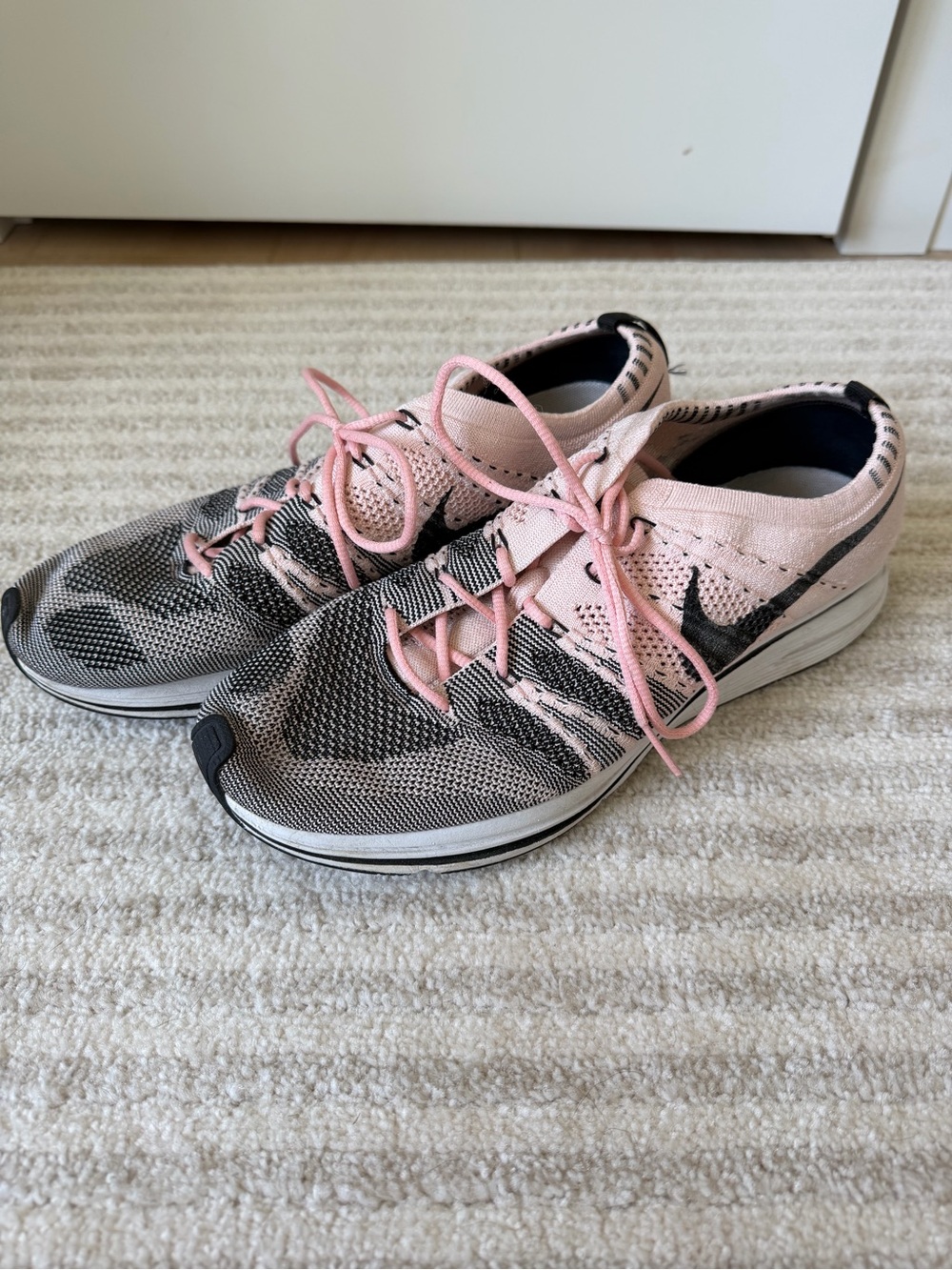 Nike Flyknit Trainer Pink / Black / White Sneakers men’s 10.5